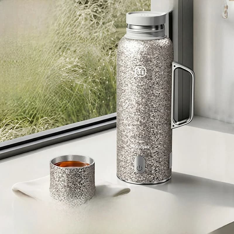 Gryno titano termosinis puodelis su temperatūros ekranu, 601-700ml