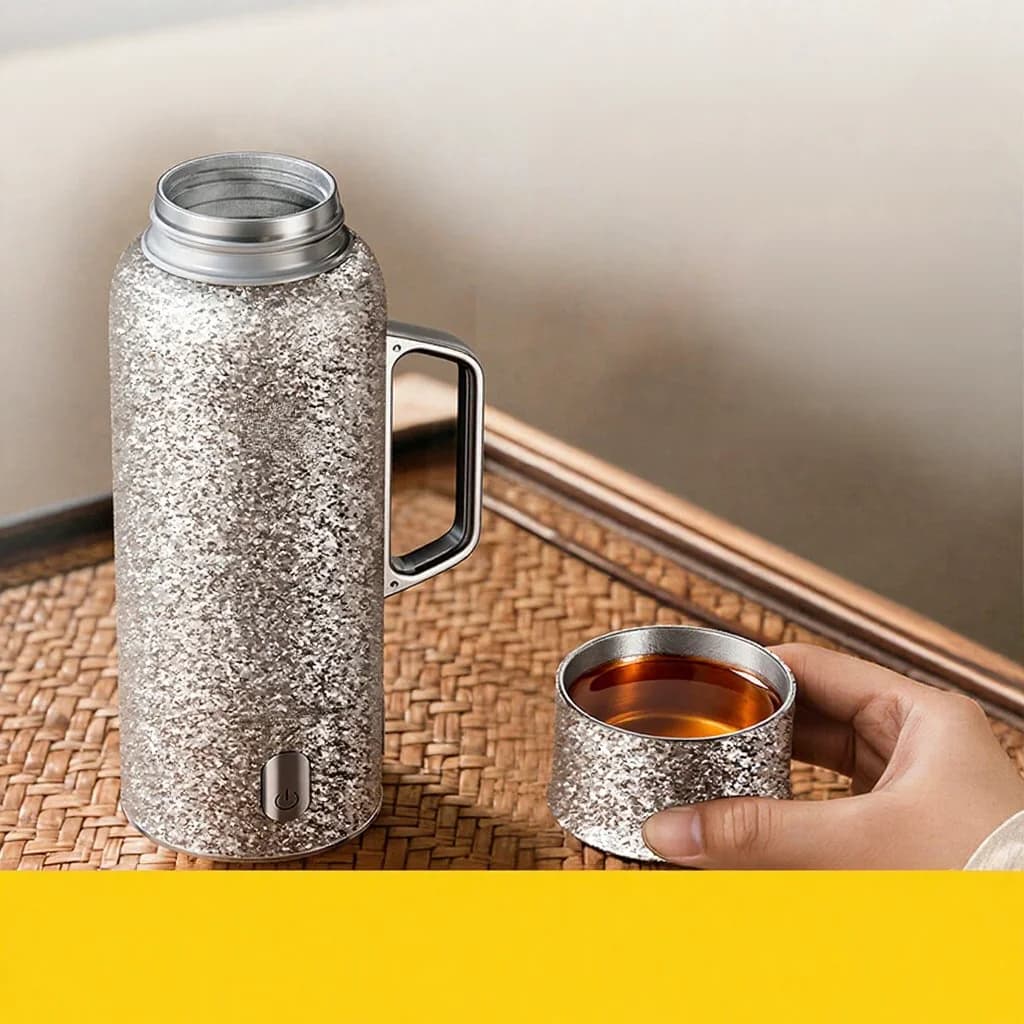 Titaninis šildomas termo puodelis su rankena 680ml dovanų dėžutėje